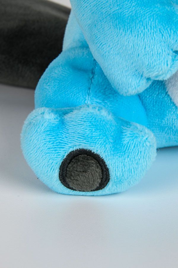 Image shows Temtem Platypet Plush's right foot zoomed in. There are three toes and a black spot on the bottom of the foot. 